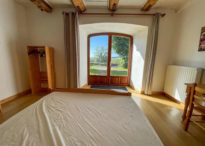 Holiday home La Phonolite, Familial, Wifi, Campagne *